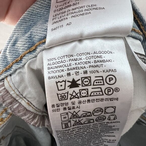 LEVI's Jeans Women's Size 30 Distressed Faded Button Fly Crop Fit Light Wash - Picture 12 of 13